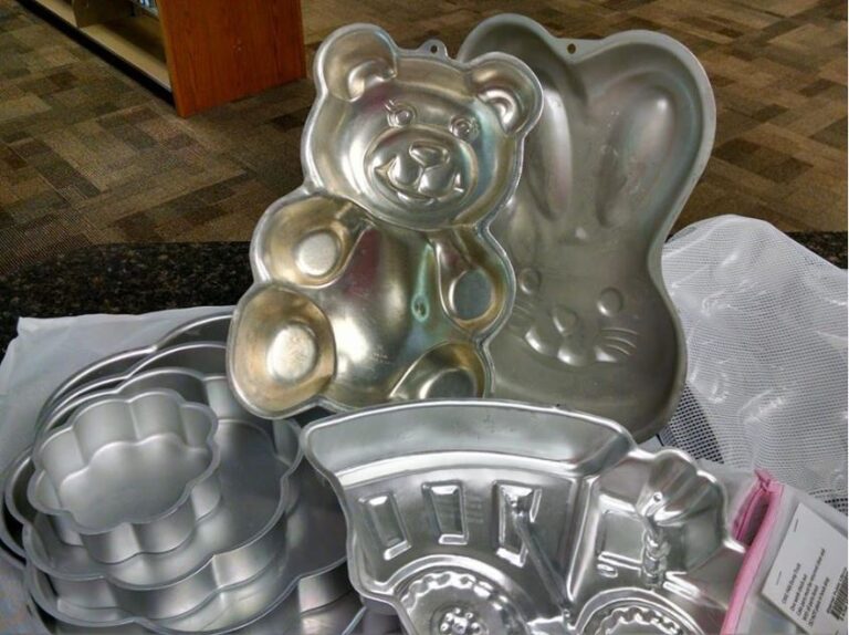 Cake Pans to checkout